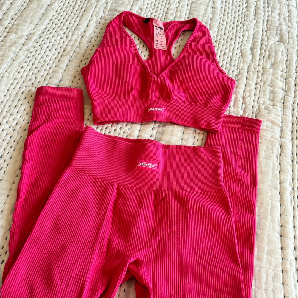 Bo+Tee Sports Bra in pink!